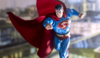 Superman Standing: Monument, iconic Pose